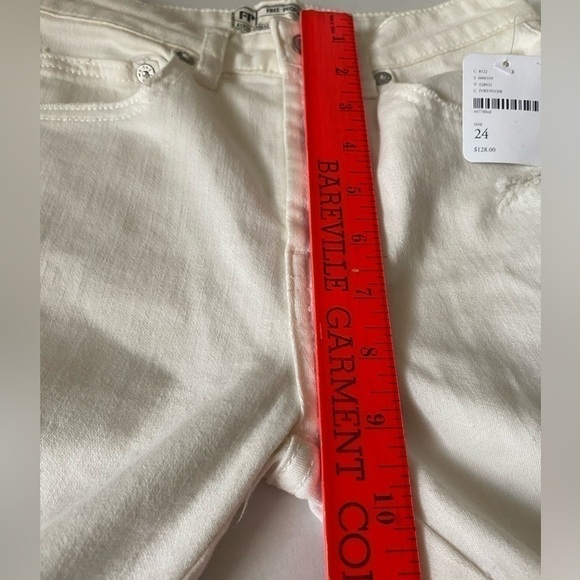 NWT Free People engraved detailed floral jeans size 24 - Picture 11 of 13
